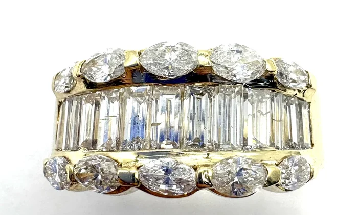14K Yellow Gold Diamond Channel Scallop Band