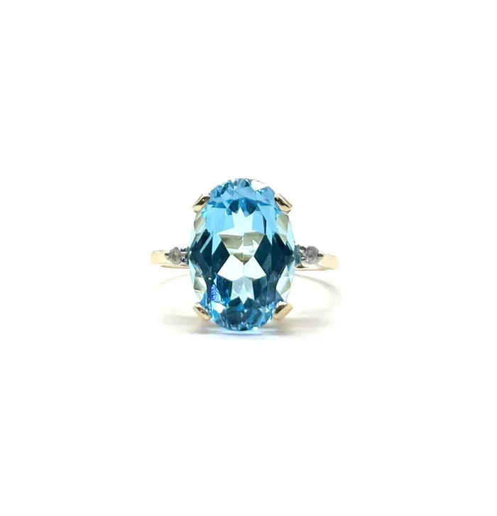 14K Yellow Gold Oval Blue Topaz Ring