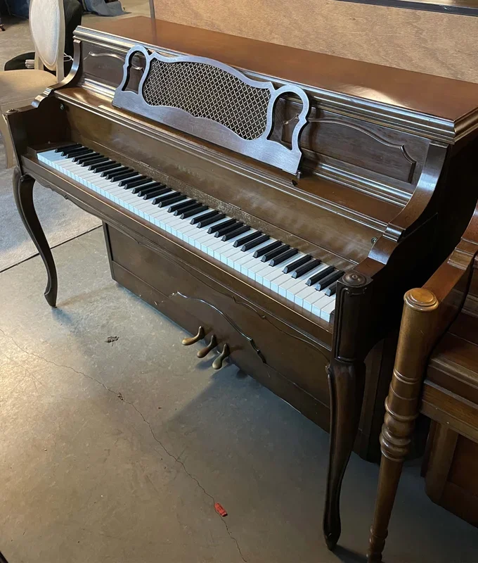 1977 Yamaha 42.5″ M205 Console Piano | Walnut Satin | SN: U114954 | Used