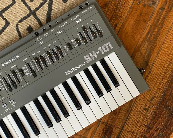 1982 Roland SH-101 – Grey w/ Mod Grip & Original Manual