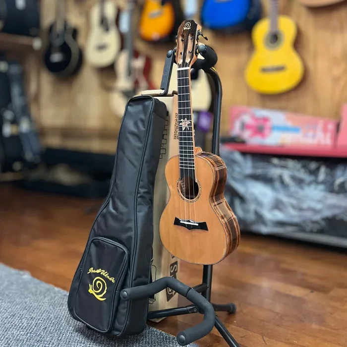Amahi SNAIL BH-6C Concert Ukulele, Cedar Top / Ebony Back & Sides