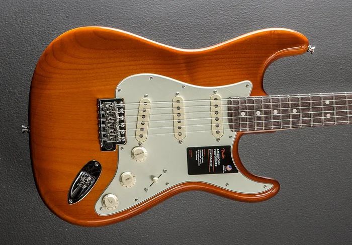 American Performer Stratocaster – Honey Burst w/Rosewood