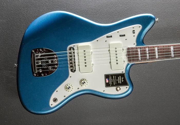 American Vintage II 1966 Jazzmaster – Lake Placid Blue