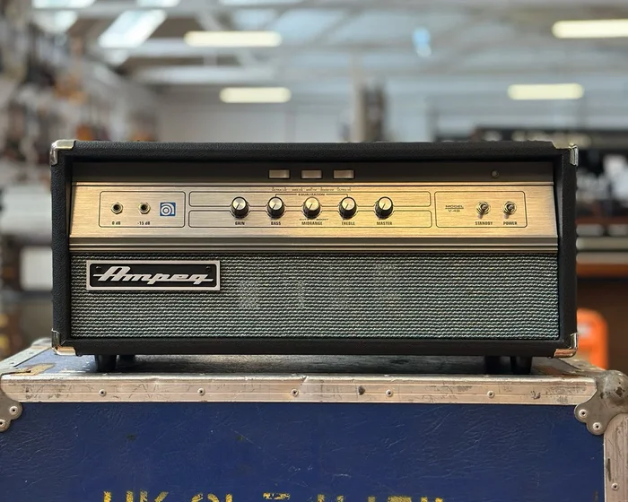 Ampeg V-4B 100 Watt All Valve Head