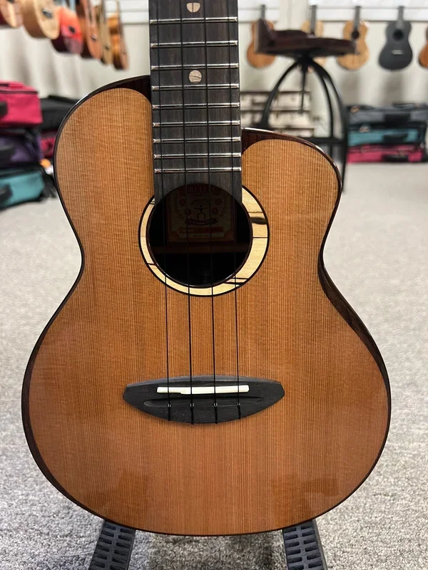 aNueNue UC-214 Cedar Bird Concert Ukulele w/Case – Cedar/Rosewood