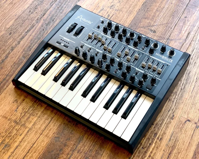 Arturia MiniBrute