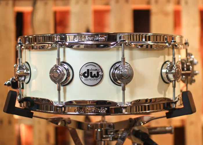 DW 5×14 Collector’s Maple VLT Lexus White Lacquer Snare Drum – SO#1127629