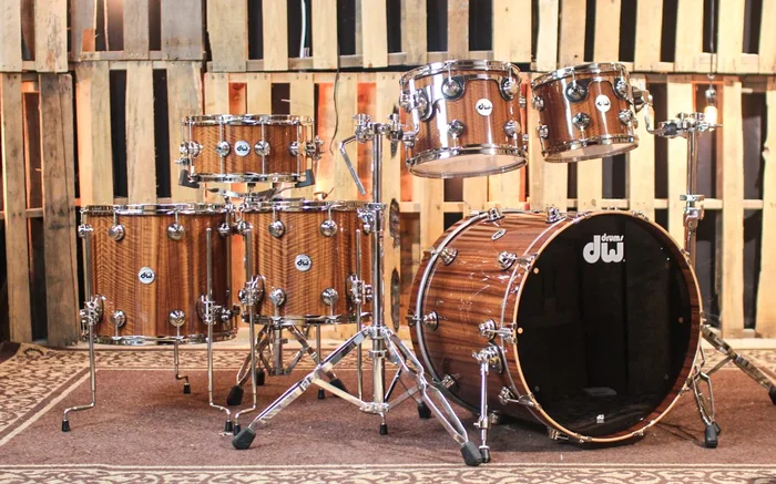 DW Collector’s Maple 333 Etimoe Drum Set – 22,10,12,14,16,6.5×14 – SO#1325885