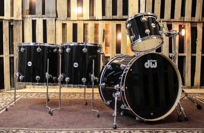 DW Collector’s Maple VLT Gloss Black Drum Set – 22,12,16,18 – SO#1167899