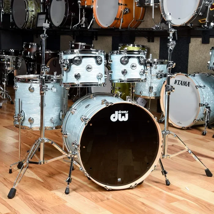 DW Collector’s Series 10/12/16/22 4pc. Maple Drum Kit Pale Blue Oyster