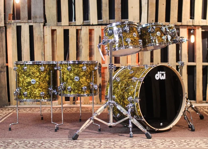 DW Collector’s Standard Maple Gold Abalone Drum Set – 22,8,10,12,14,16 – SO#1423477