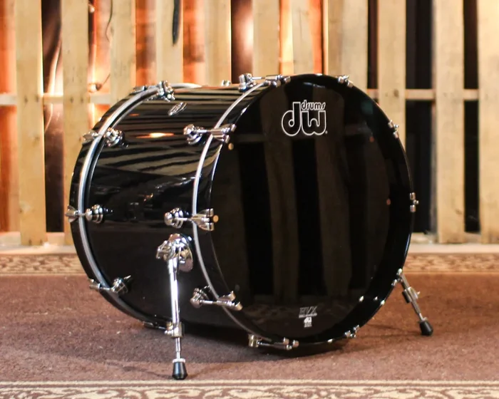 DW Performance Piano Black Lacquer Bass Drum – 18×22