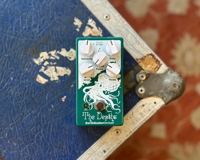 EarthQuaker Devices The Depths V2 Analog Optical Vibe Machine Effects Pedal
