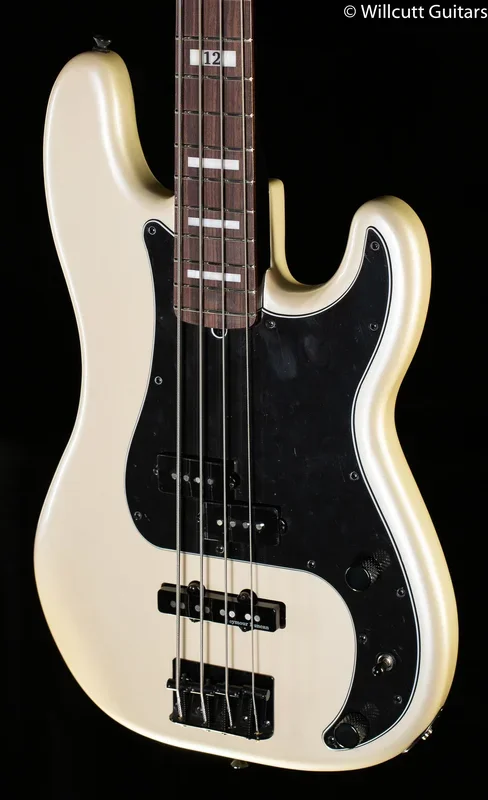 Fender Duff McKagan Deluxe Precision Bass Rosewood Fingerboard White Pearl (165) Bass Guitar