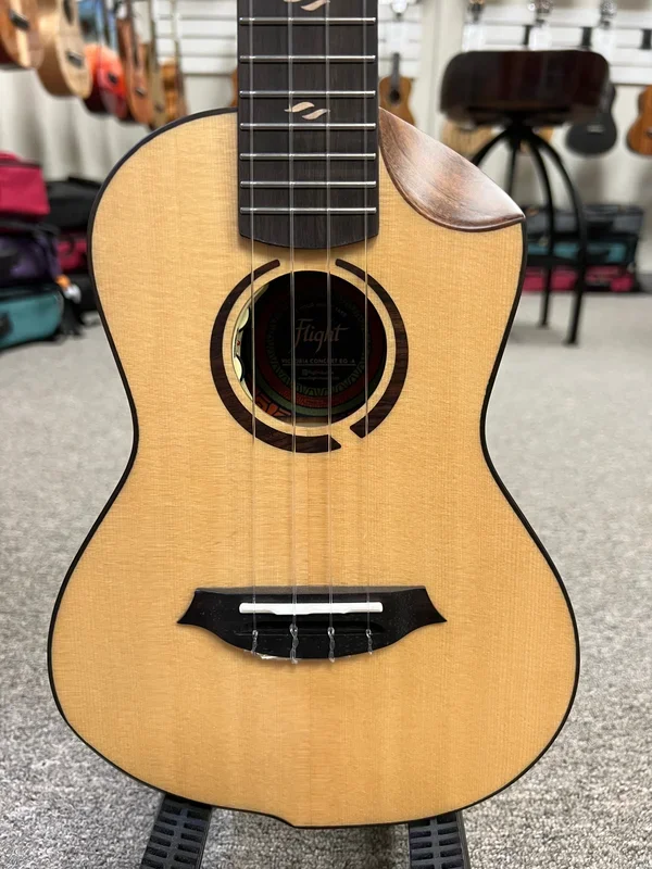 Flight Victoria CE Electric Concert Ukulele w/Case – Solid Spruce/Acacia
