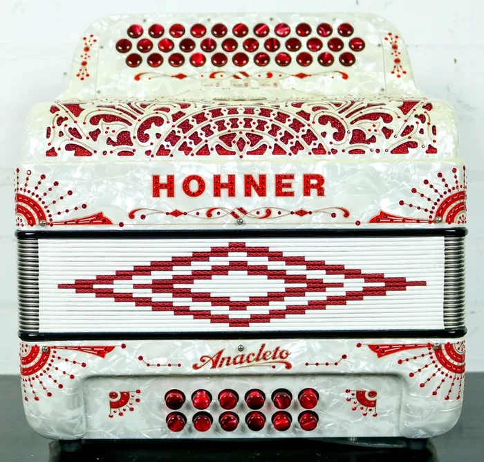 Hohner Anacleto Rey Del Norte III L Accordion White (GCF)