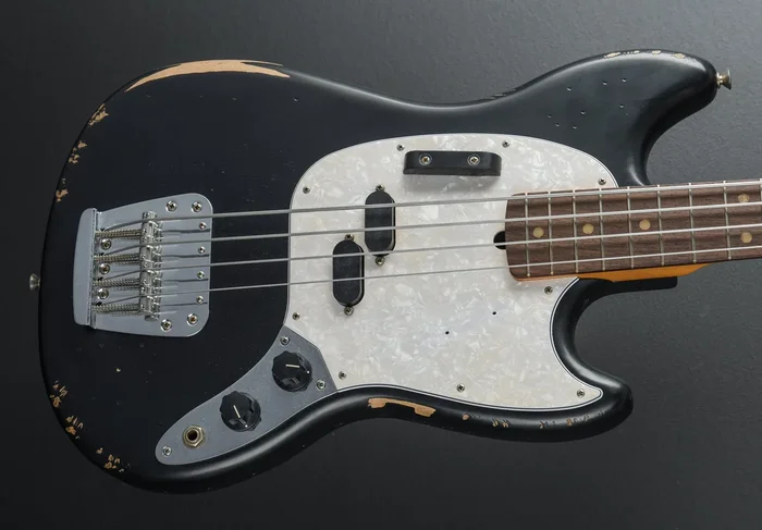 JMJ Road Worn Mustang Bass – Black