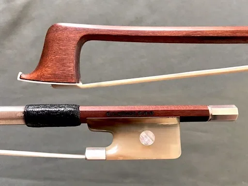 *K. MÜLLER*** Pernambuco viola bow, silver/horn 68.6g | Metzler Violins