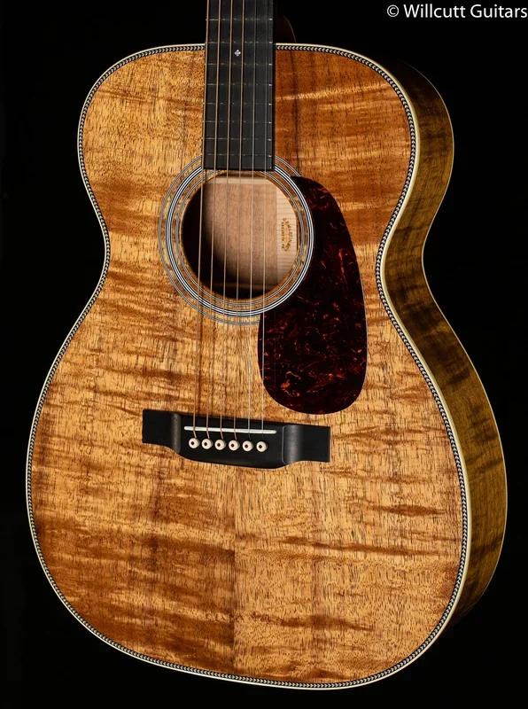 Martin Custom Shop 00 28 Style Highly Figured Koa