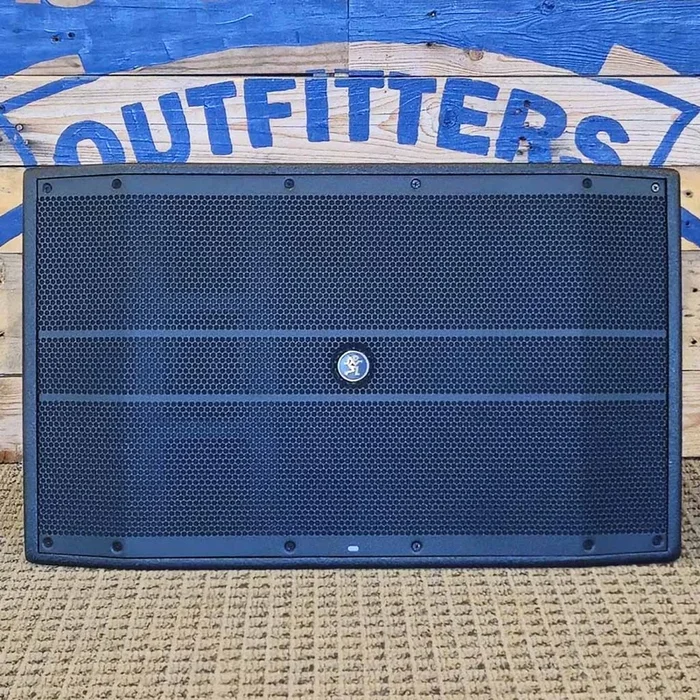 Open Box Mackie DRM12A Powered Line Array Loudspeakers