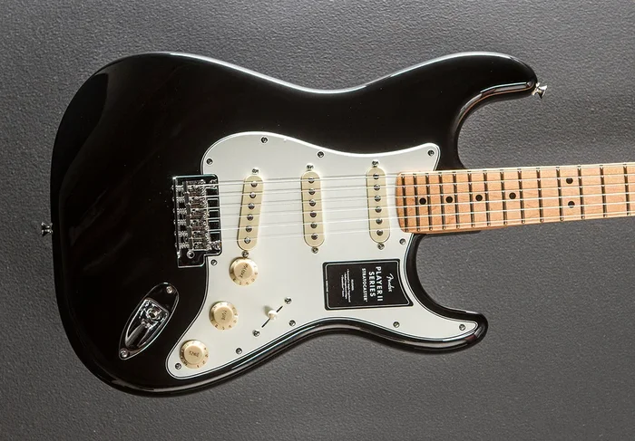 Player II Stratocaster – Black w/Maple