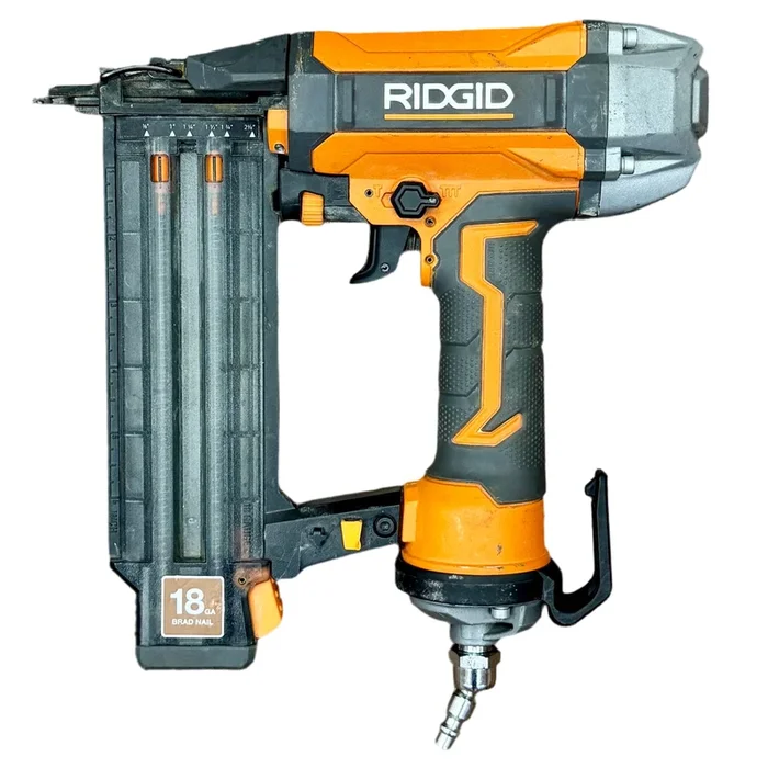 RIDGID 18-Gauge 2-1/8″ Pneumatic Brad Nailer (R213BNF3)