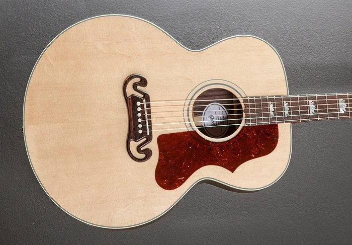 SJ-200 Studio Rosewood – Satin Natural