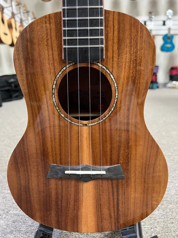 SNAIL Koa Tenor Ukulele w/Case – Solid Koa Top – Hibiscus Inlay – SNAILSKOAUKTG
