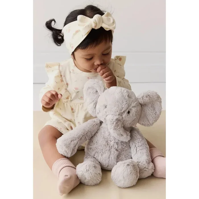 Snuggle Bunnies – olive the elephant