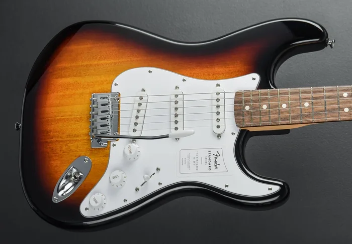 Standard Stratocaster – 3-Color Sunburst