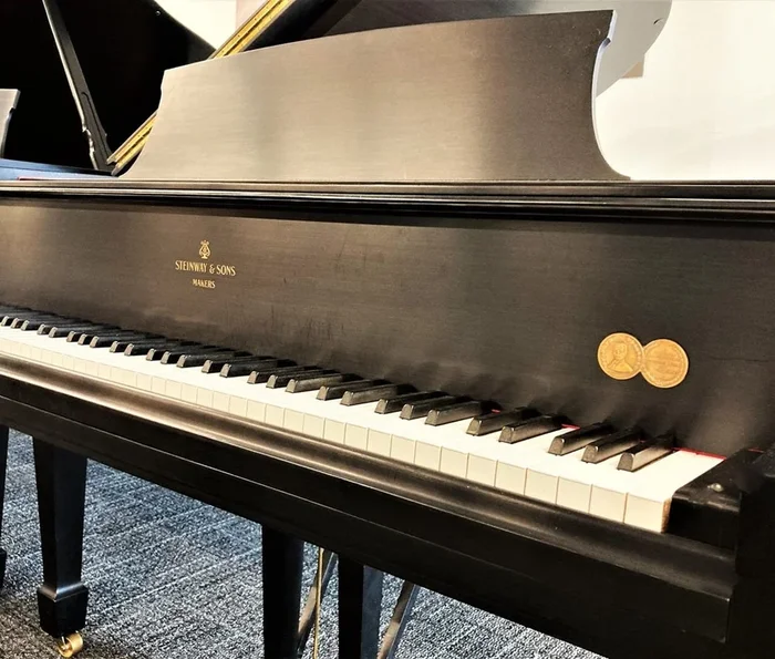 Steinway & Sons 5′ 7.5″ Grand Model M | Ebony Satin | SN: 341909 | Used