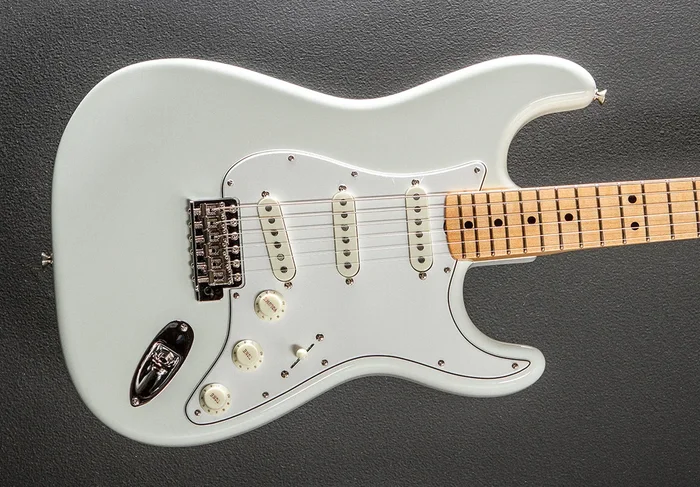 Used Jimi Hendrix Voodoo Child Signature NOS Strat ’24
