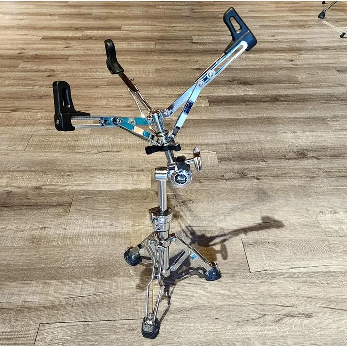 Used Pearl 2000 Snare Drum Stand