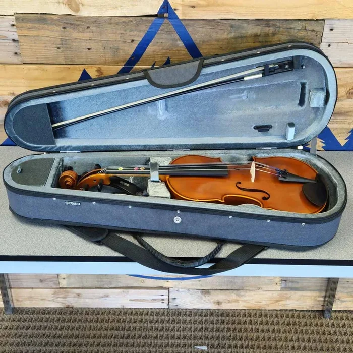 Used Yamaha VA5 16″ Viola With Case