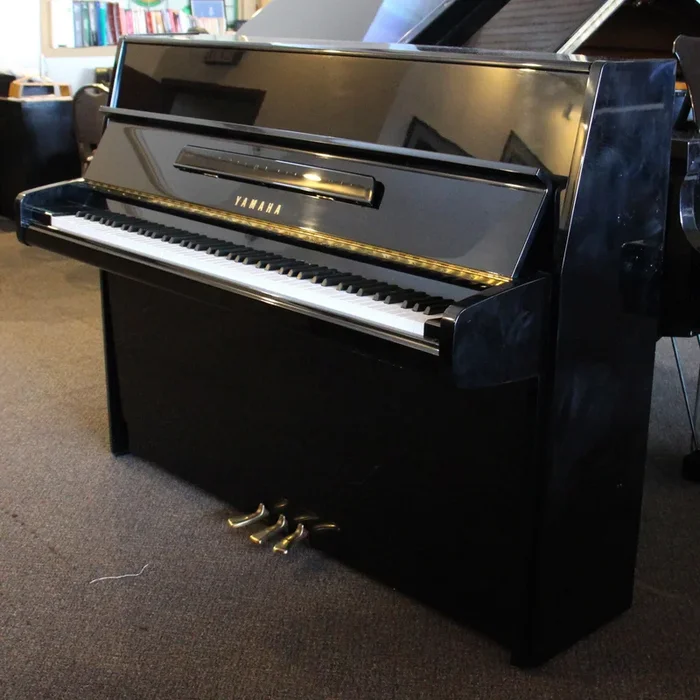 Yamaha P2E Upright Continental Console Piano | Polished Ebony